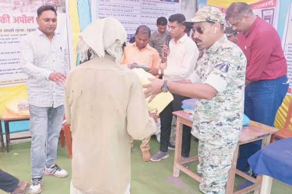 नक्सल प्रभावित लमरा में सिविक एक्शन कार्यक्रम
