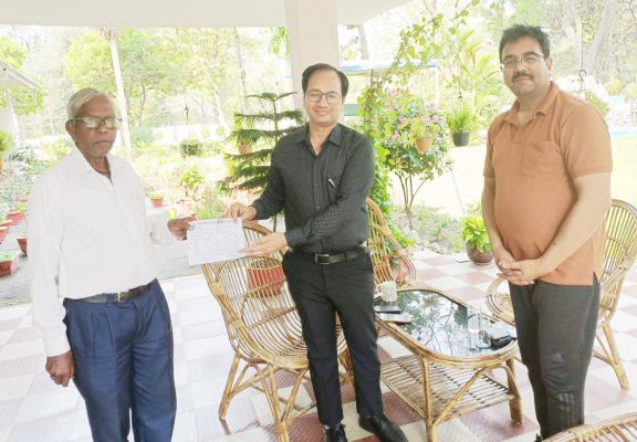 कलेक्टर-आयुक्त ने किया जलकर व समेकित कर का भुगतान