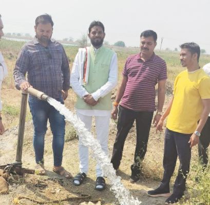 पालिकाध्यक्ष ने बरसों से बंद बोर को चालू कराया