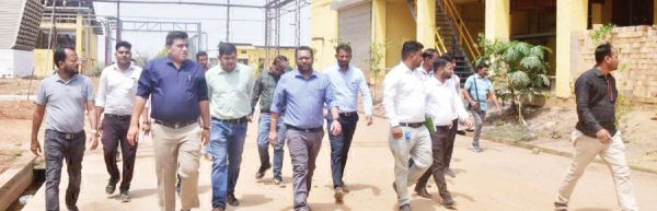 कलेक्टर ने मक्का प्रसंस्करण प्लांट का किया निरीक्षण