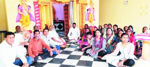होली मिलन में अभनपुरवासियों को महंत ने दी बधाई