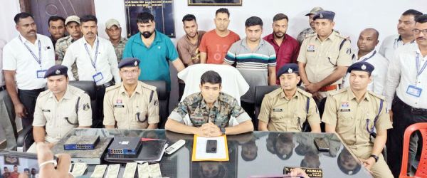 इनकम टैक्स अफसर बनकर लूट, 5 आरोपी गिरफ्तार