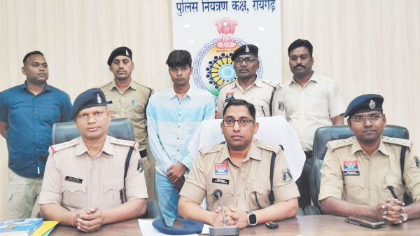 श्रम आयुक्त बन एनटीपीसी लारा में ठेकेदार को गिट्टी-रेत का टेंडर दिलाने डाला दबाव, बंदी