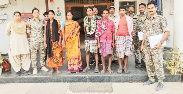 2 महिला सहित 5 नक्सली गिरफ्तार
