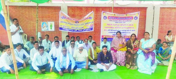 मोदी की गारंटी पूरा नहीं होने  को पंचायत सचिवों के साथ बताया वादा खिलाफी