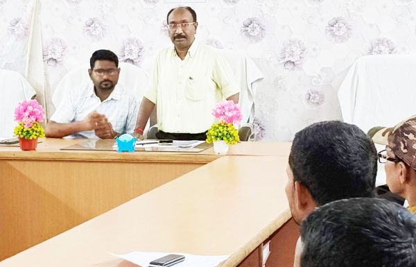 पारदर्शिता व ईमानदारी के साथ करें कार्य अन्यथा होगी कार्रवाई