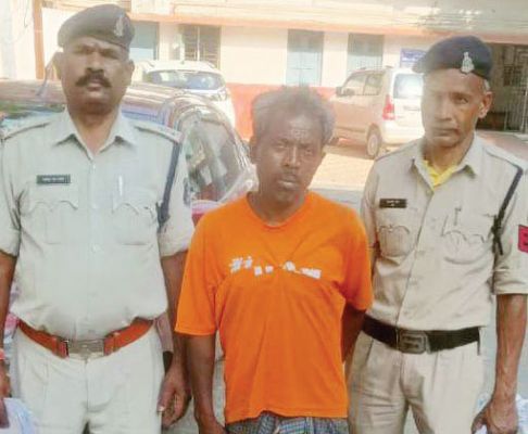 महुआ बीनने से मना करने पर बेटे की हत्या, आरोपी पिता गिरफ्तार