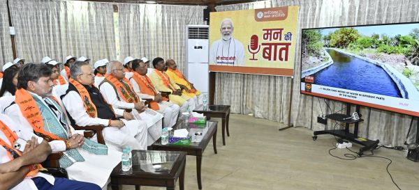 सीएम साय से केन्द्रीय मंत्री खट्टर, रमन ने सुनी मोदी के मन की बात 