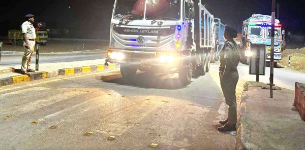 धमतरी यातायात पुलिस ने शहर में हाईवा वाहनों के लिए रूट निर्धारण