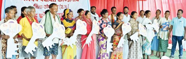 पीएम आवास हितग्राहियों को कराया गृह प्रवेश