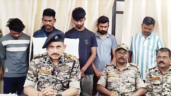 सार्वजनिक स्थल पर शराब पीने व पिलाने के आरोप में 7 गिरफ्तार