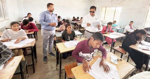 डीईओ ने किया ओपन बोर्ड परीक्षा का निरीक्षण