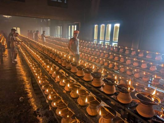 शीतला शक्ति पीठ सिहावा में आस्था के दीप जगमगा रहे