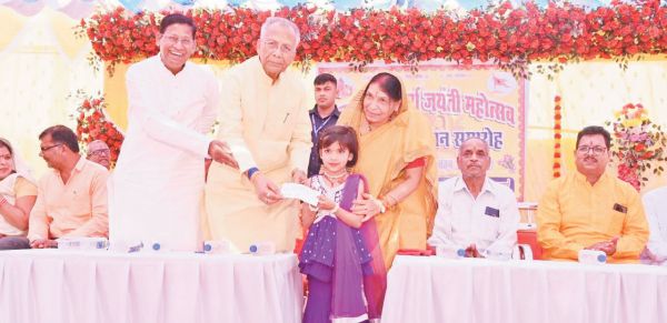 समाज को आगे बढ़ाने जिम्मेदारी से अपने कर्तव्यों का निर्वहन करना चाहिए-ताम्रध्वज