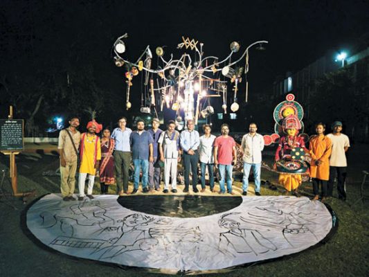 संगीत विवि में इंस्टॉलेशन-परफॉर्मेंस आर्ट की प्रस्तुति
