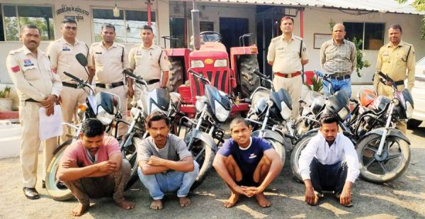 ट्रैक्टर-दोपहिया चोरी, 4 आरोपी गिरफ्तार