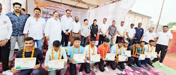 अग्निवीर में चयनित 10 युवकों का सम्मान