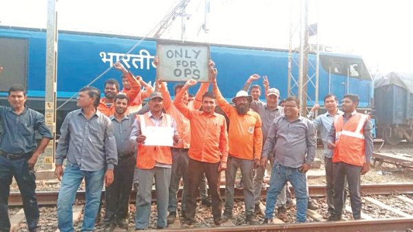 सांसद,विधायक मंत्री भी यूपीएस लें, हम भी लेंगे...