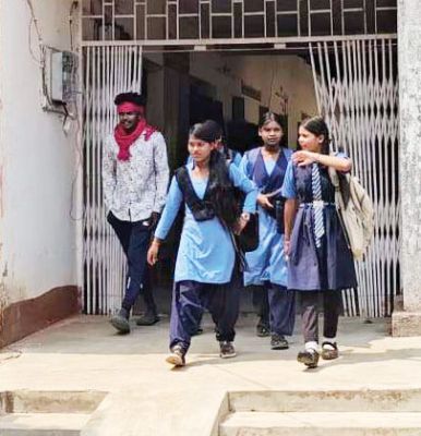 शिक्षा विभाग ने 8वीं के छात्रों को बनाया अप्रैल फूल