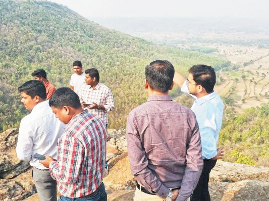 कलेक्टर ने मिचनार हिल्स क्षेत्र का किया निरीक्षण