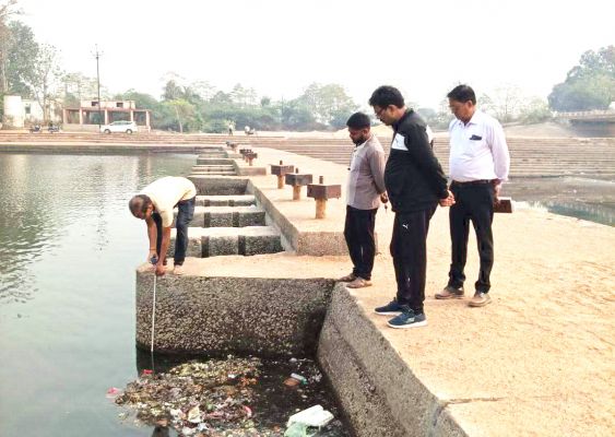 आयुक्त ने किया जल  सयंत्रगृह का निरीक्षण 