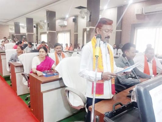 महापौर ने निगम में पटल पर रखा 862 करोड़ का बजट
