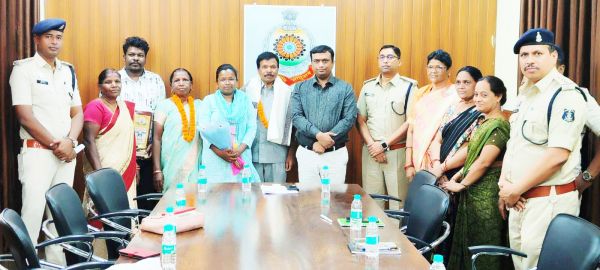 प्रधान आरक्षक राजेंद्र बेक को दी विदाई