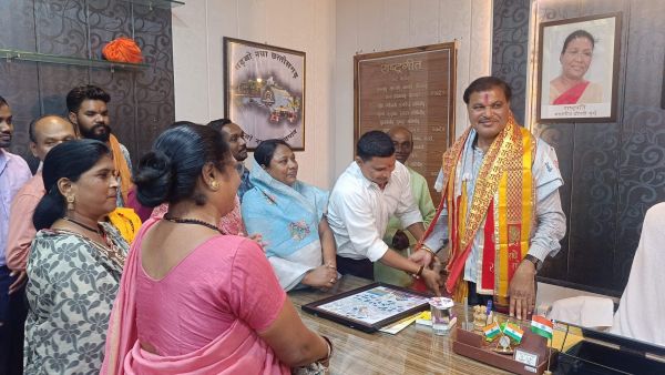 महापौर से मिले सामाजिक पदाधिकारी