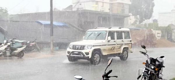 झमाझम बारिश से मिली गर्मी से राहत, किसानों को भी मिला फायदा 