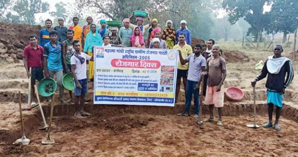 मनरेगा श्रमिकों की मजदूरी दर बढ़ी, अब प्रति दिन मिलेंगे 261 रुपये