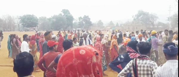 धरना-प्रदर्शन कर रहे मजदूरों को ग्रामीणों ने पीटा, मामला दर्ज 