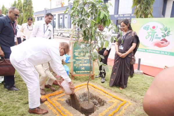 राज्यपाल ने ‘एक पेड़ मां के नाम’ अभियान, पौधा रोपण