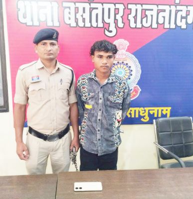 युवती से मोबाइल झपटमारी, नाबालिग समेत 2 आरोपी गिरफ्तार