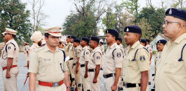 बेहतर टर्नआउट वाले अधिकारियों-कर्मचारियों को ईनाम देकर किया प्रोत्साहित