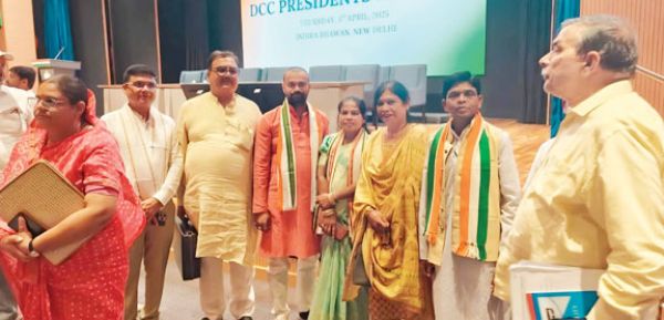 नई दिल्ली में कांग्रेस जिला अध्यक्षों की बैठक, कोण्डागांव जिलाध्यक्ष बुधराम नेताम हुए शामिल