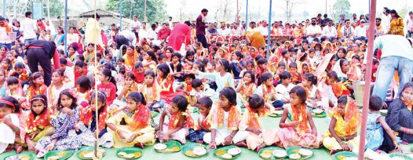 कन्या पूजन का विशाल आयोजन
