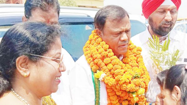 अवैध शराब पर बैज ने गृहमंत्री को घेरा