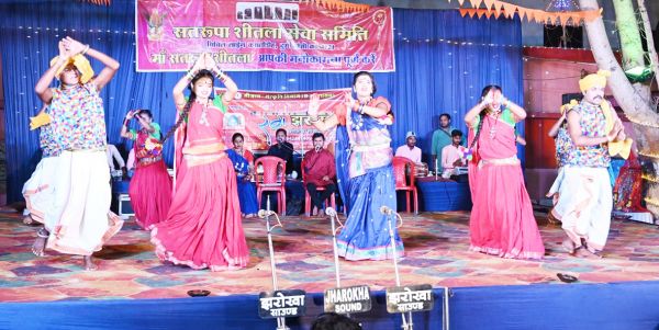 शीतला मंदिर में नवरात्र पर छत्तीसगढ़ी सांस्कृतिक  कार्यक्रम की बिखरी छटा