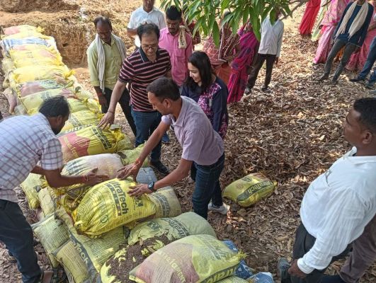 प्रशासन और ग्रामीणों ने किया श्रमदान