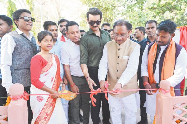  सीएम ने स्व. जगदेव राम उरांव कल्याण आश्रम चिकित्सालय का किया भूमिपूजन