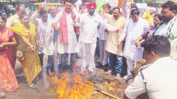 दुर्ग में मासूम से रेप-हत्या, कांग्रेस ने सीएम का फूंका पुतला