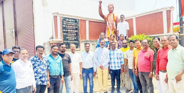 भाजपाईयों ने शहीद मंगल  पांडे को दी श्रद्धांजलि