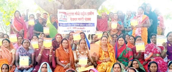 मनरेगा श्रमिकों ने मनाया रोजगार दिवस 