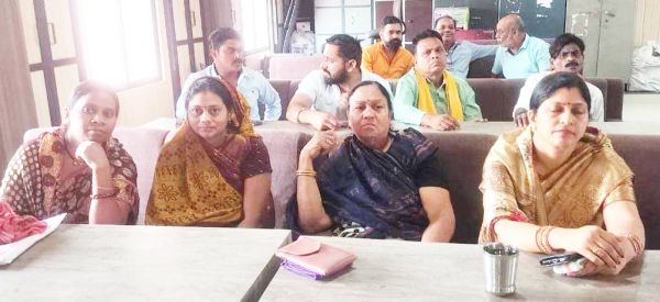 विकास कार्यों पर विधायक ने ली बैठक