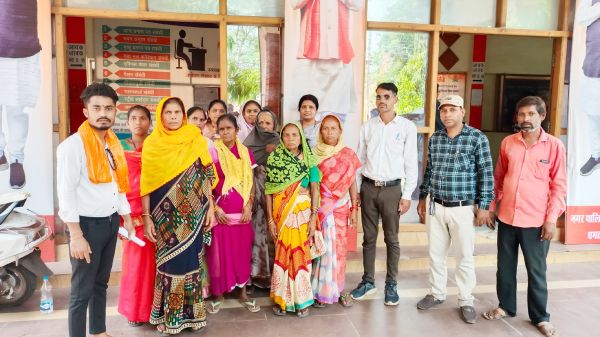 रेलवे अफसरों ने टीआई से मांगा अतिक्रमण हटाने पुलिस बल
