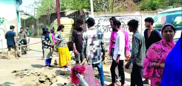 वार्ड 22 में चक्काजाम, भीड़ ने महापौर-पार्षद, कमिश्नर-जेसी के लिए जो मुंह में आया कहा