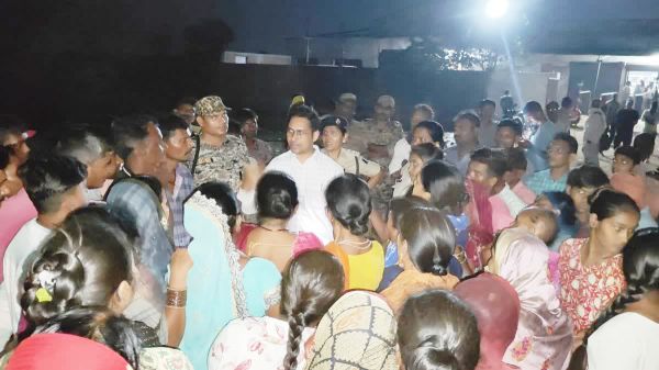 दानीटोला शराब दुकान बंद करवाने रात में ही पहुंच गई महिलाएं