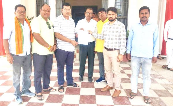डीईओ ने मूल्यांकन केंद्र का किया निरीक्षण