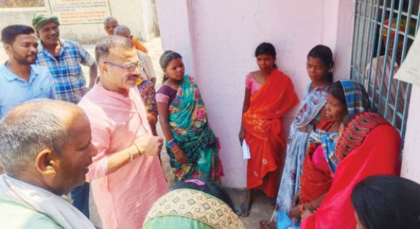 सुशासन तिहार: कलेक्टर ने मैनपाट विखं का किया दौरा