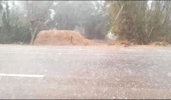 अचानक बदला मौसम का मिजाज, बारिश से मिली राहत